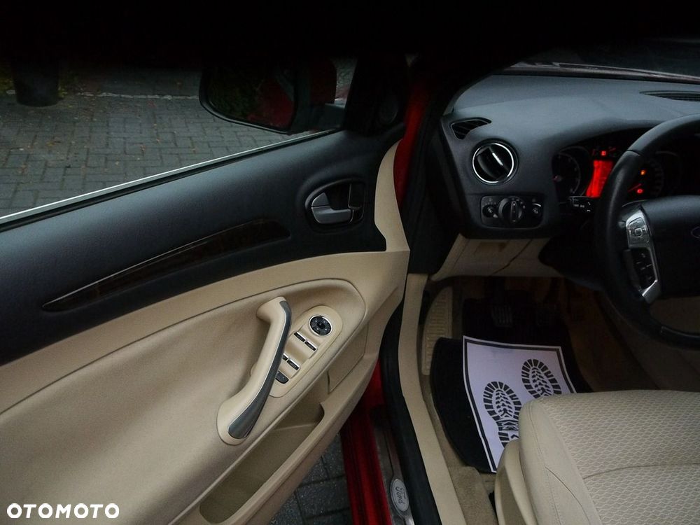 Ford Mondeo 2.0 FF Ghia - 34