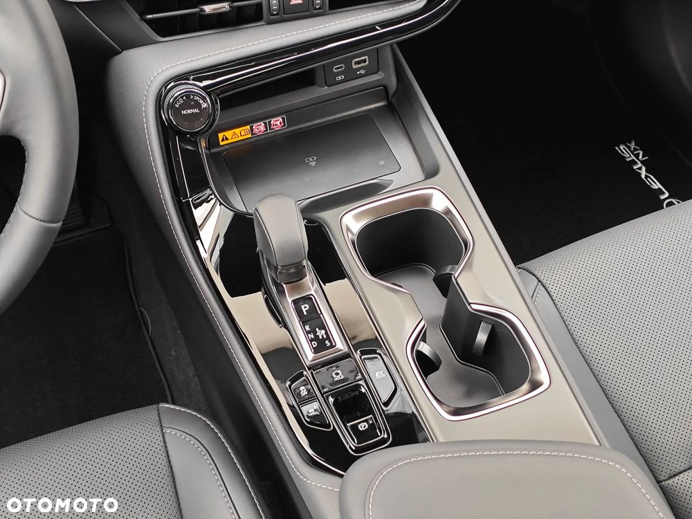 Lexus NX 350h Prestige AWD - 18