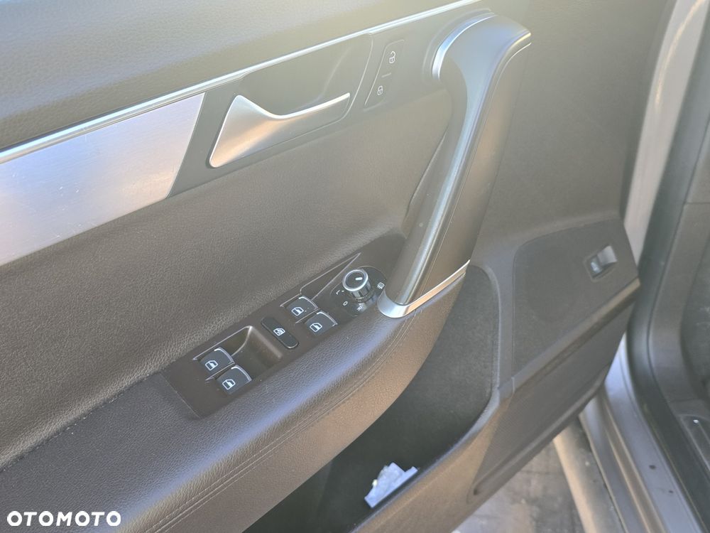 Volkswagen Passat 1.6 TDI BlueMotion Technology Highline - 17