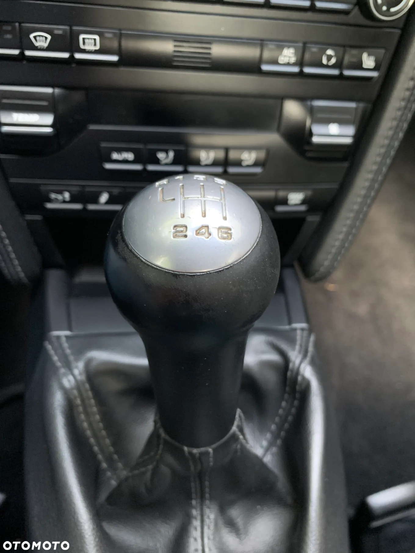 Porsche 911 Carrera - 26