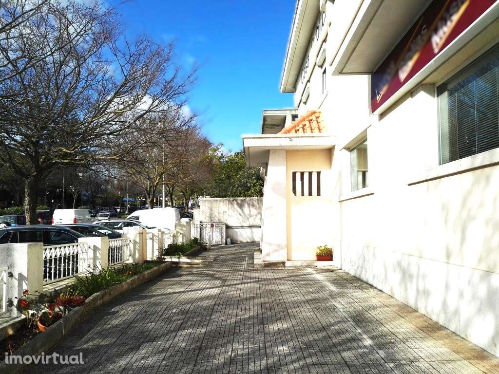 Avenida Gago Coutinho - Alvalade - Moradia V6 - Lisboa - Grande imagem: 5/27