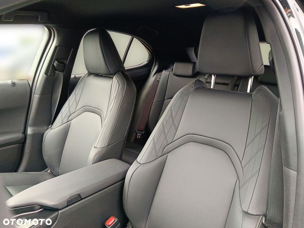 Lexus UX 300h F Sport Design - 12