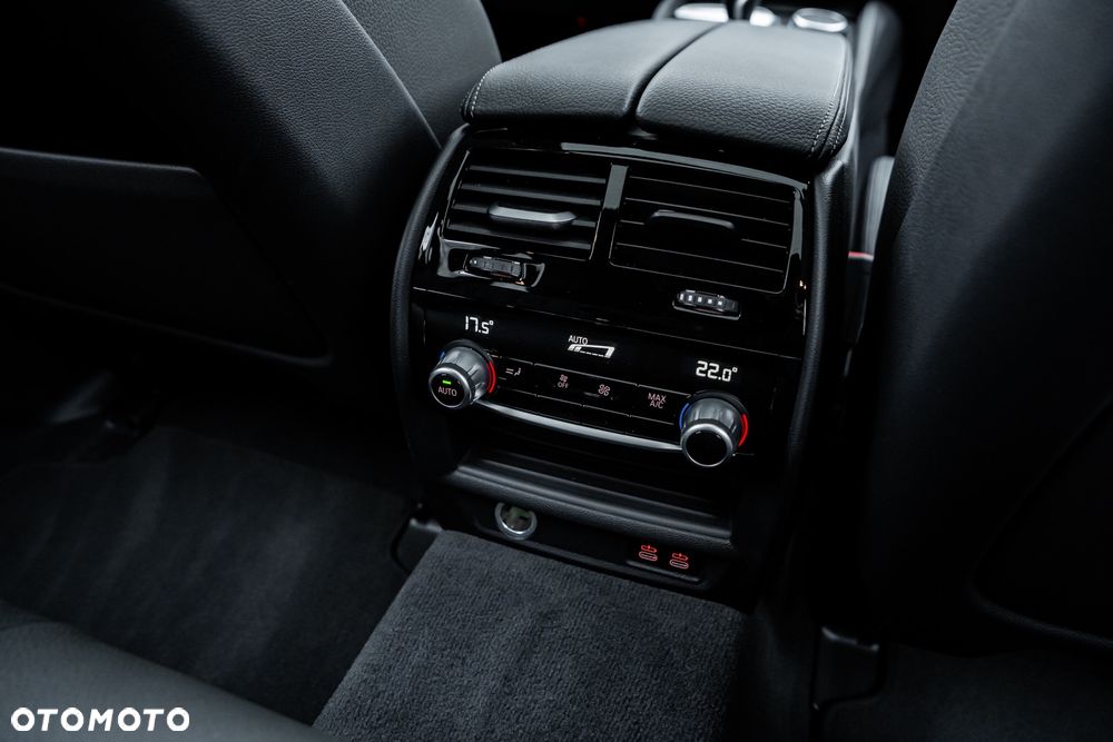 BMW Seria 5 520d M Sport - 24