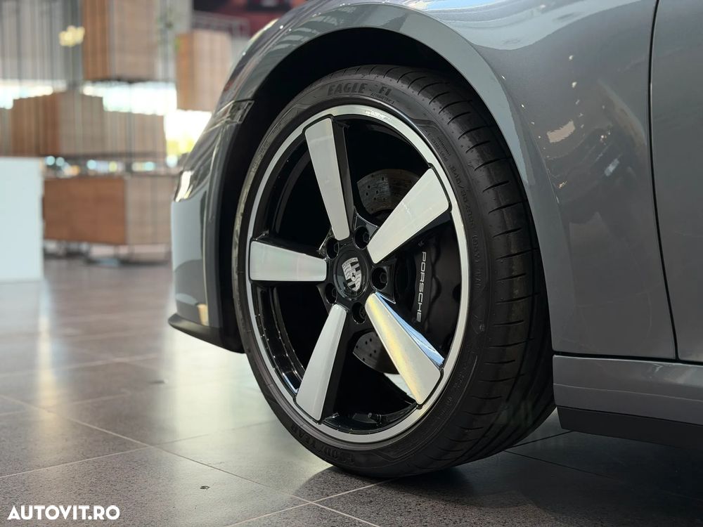 Porsche 911 Carrera PDK - 35