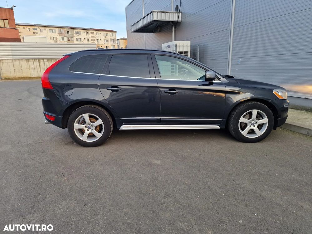 Volvo XC 60 2.4D AWD RDesign - 32