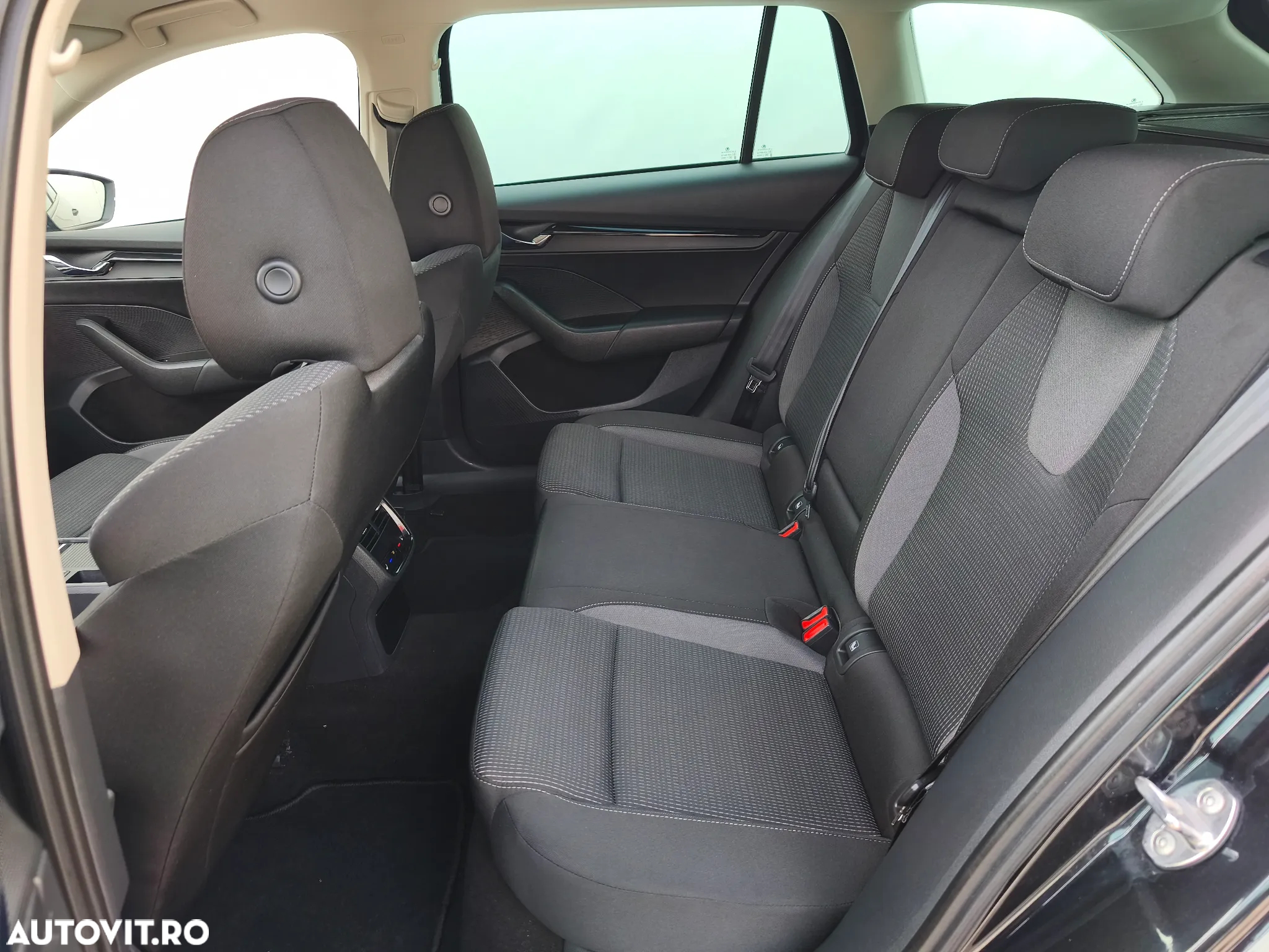 Skoda Octavia 2.0 TDI DSG Ambition - 23