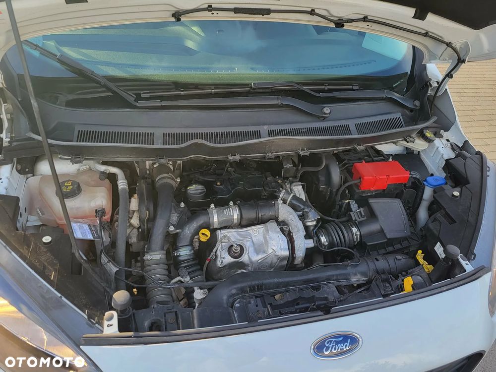 Ford Transit Courier - 12