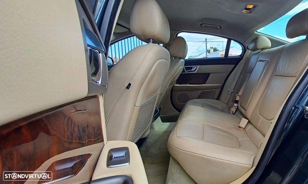 Jaguar XF 2.7 D V6 Premium Luxury - 15
