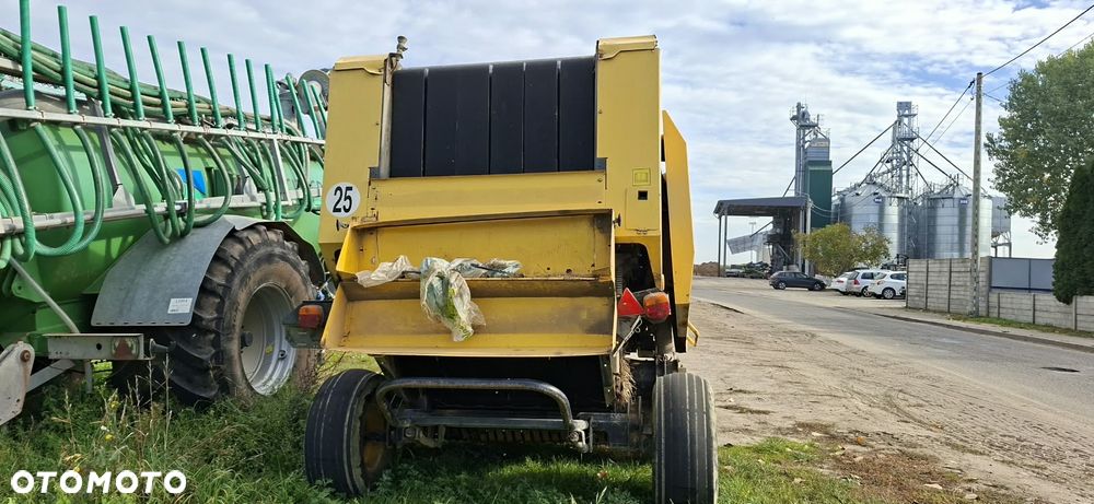 New Holland BR740 - 5