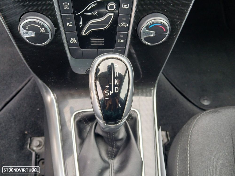 Volvo V40 2.0 D2 Momentum Geartronic - 22