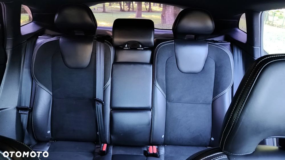 Volvo V40 D4 Drive-E R-Design Momentum - 13
