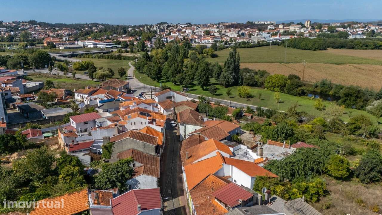 Moradia no Sardão – Águeda: Espaço, Conforto e Excelente Potencial Jun - Grande imagem: 5/44