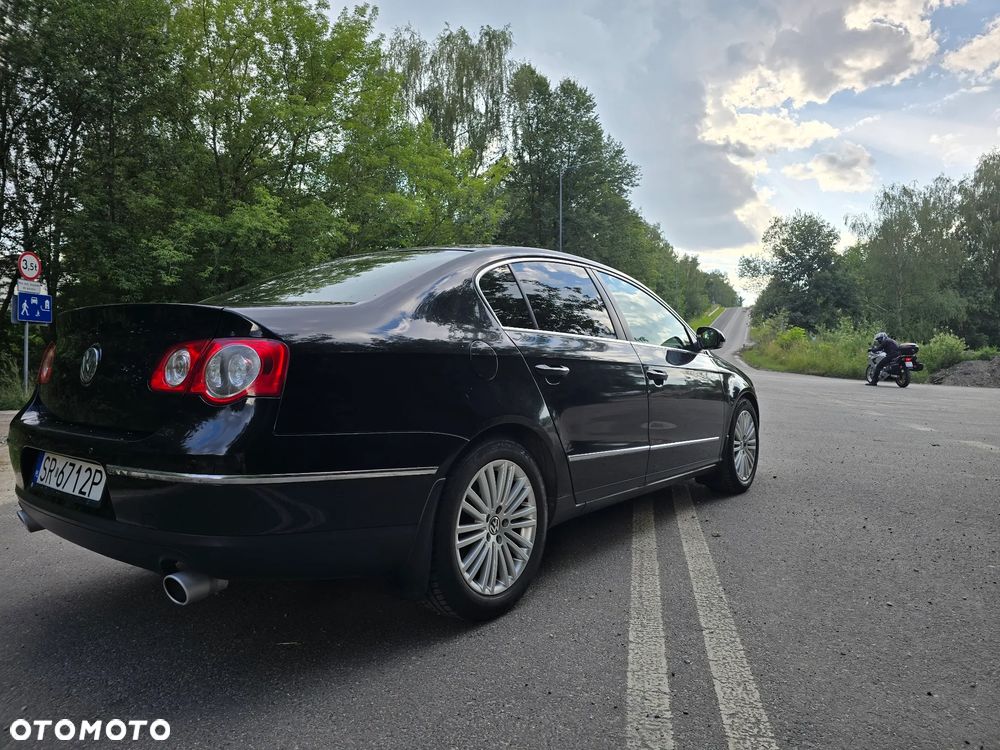Volkswagen Passat 3.2 V6 FSI 4Mot Highline DSG - 4