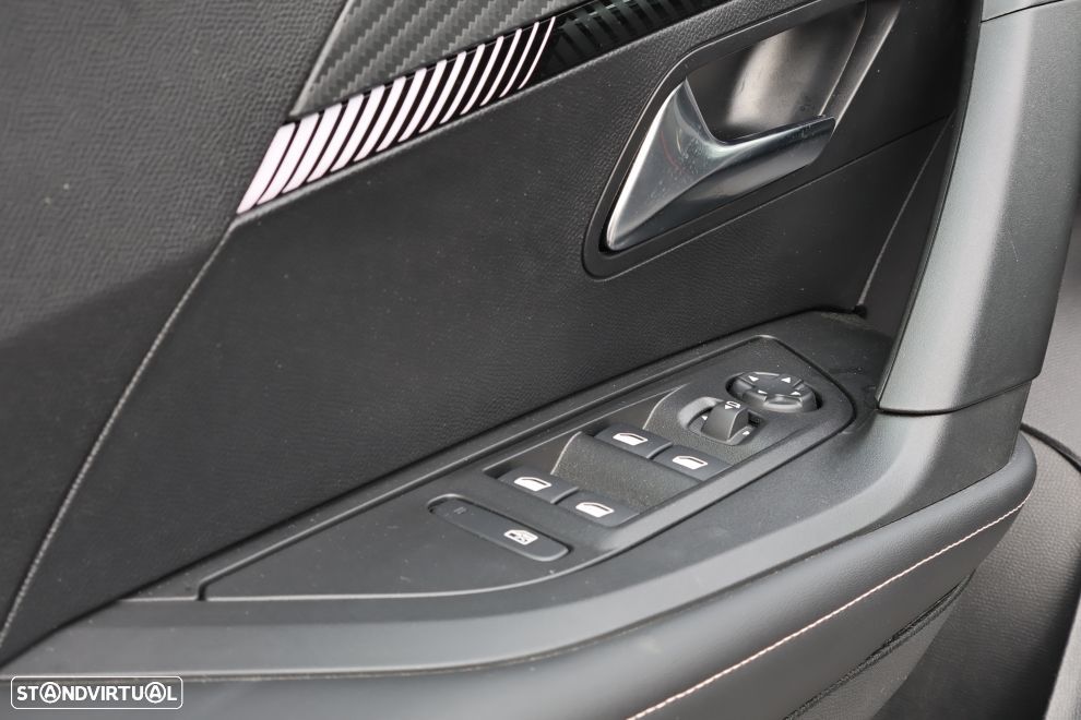 Peugeot e-2008 54 kWh Allure - 15