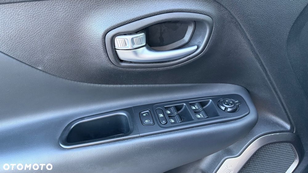 Jeep Renegade 1.4 MultiAir Limited FWD S&S - 29