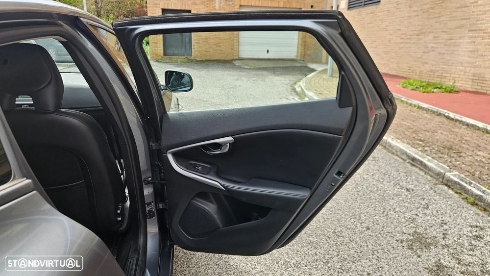 Volvo V40 1.6 D2 Momentum Eco - 22