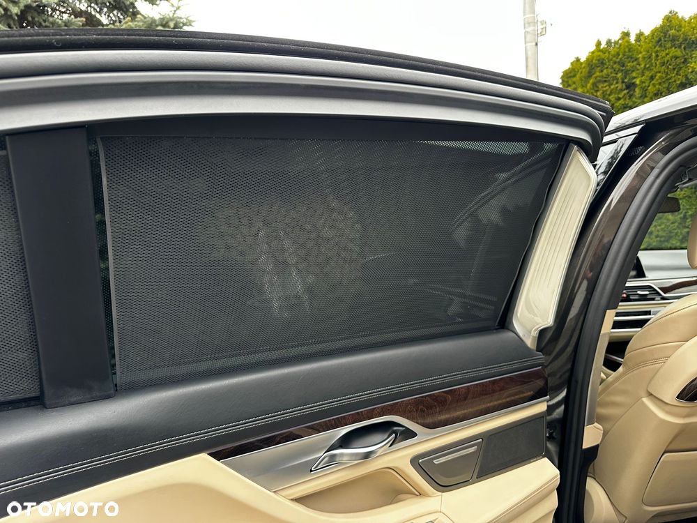 BMW Seria 7 750Li xDrive - 37