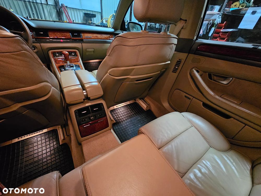 Audi A8 4.2 Quattro - 9