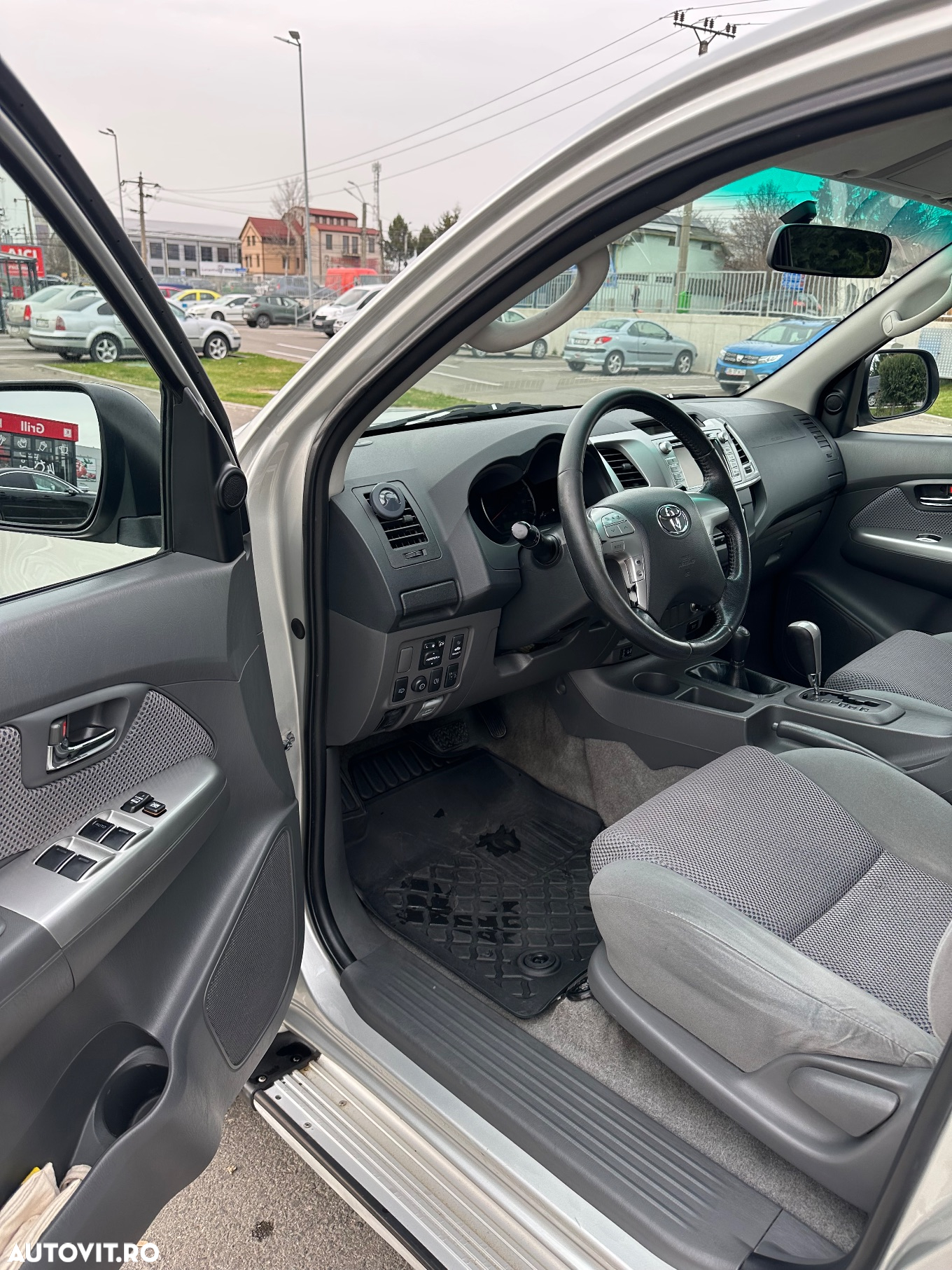 Toyota Hilux - 5
