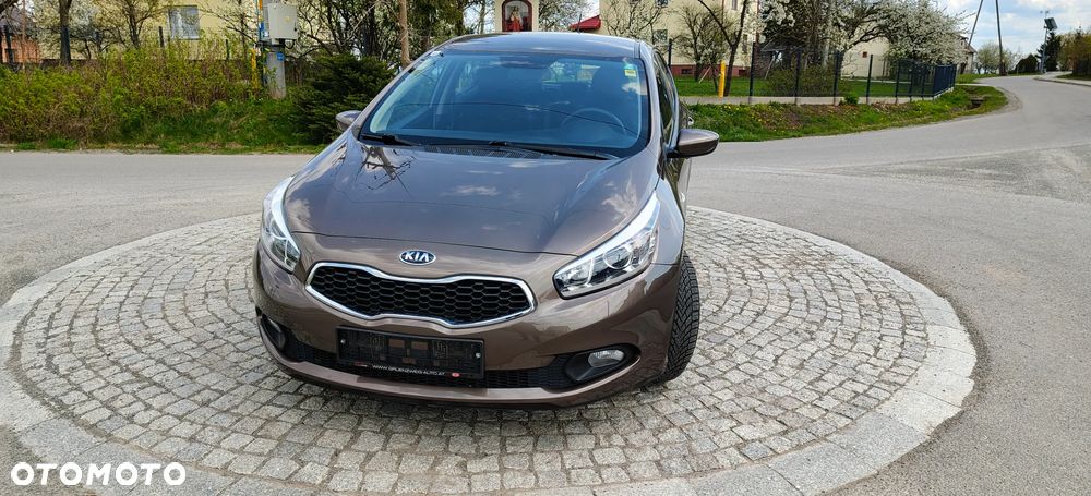 Kia Ceed - 10