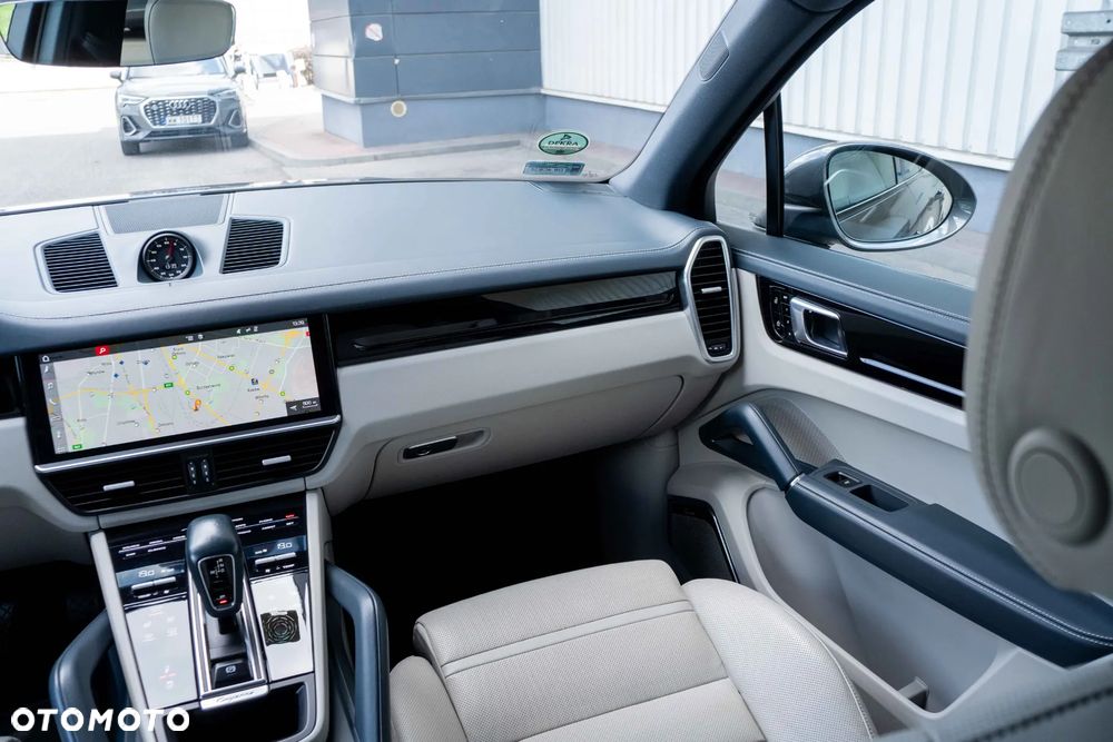 Porsche Cayenne Standard - 24
