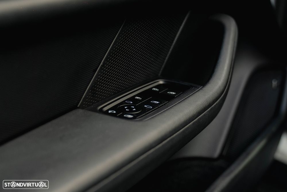 Porsche Taycan Cross Turismo 4 - 38