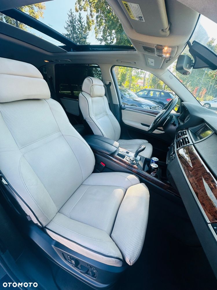 BMW X5 4.8i - 14
