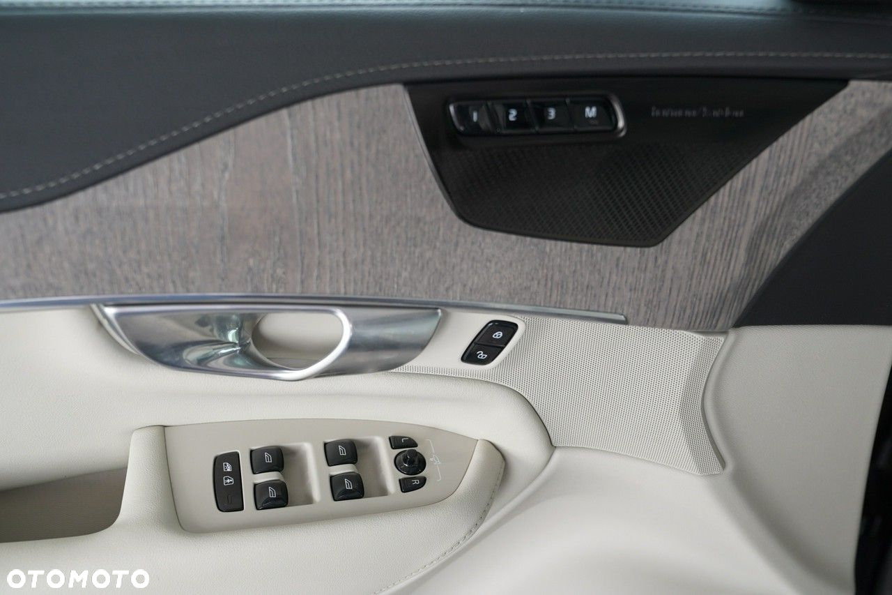 Volvo XC 90 - 22