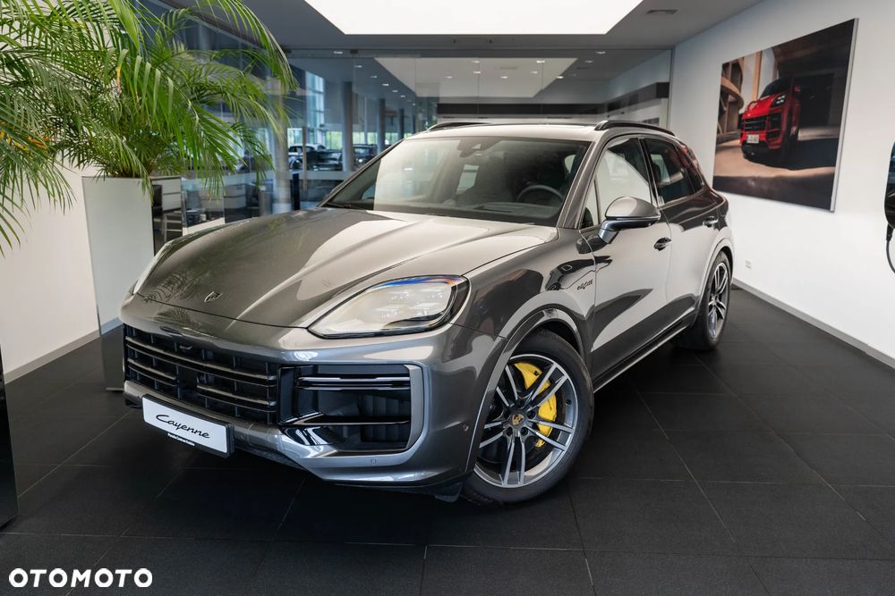 Porsche Cayenne Turbo E-Hybrid PHEV - 2