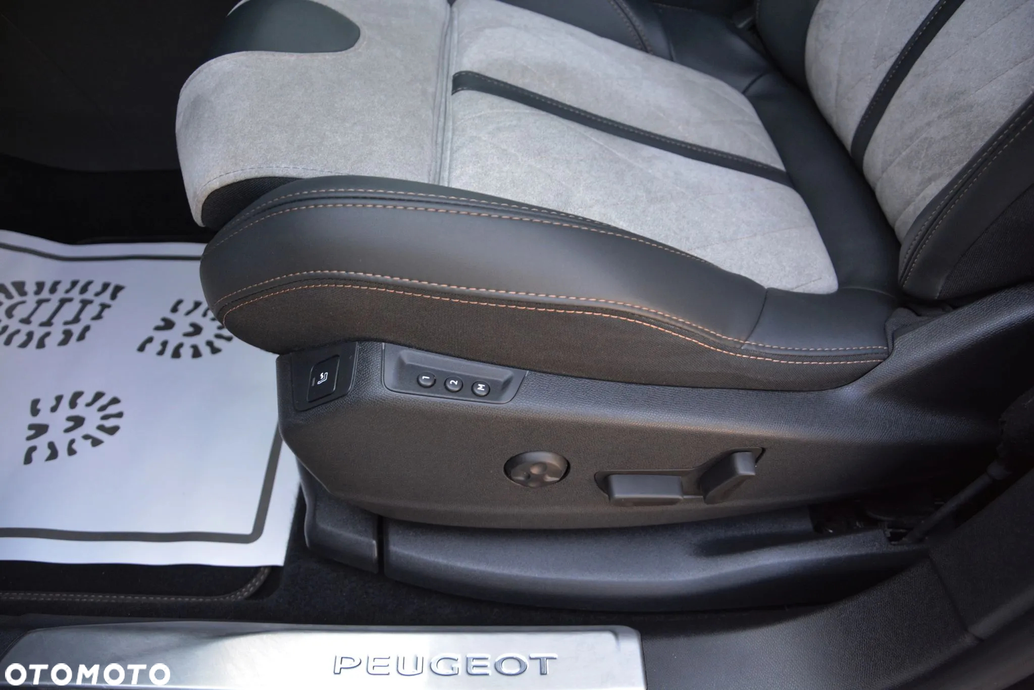 Peugeot 3008 Plug-In Hybrid 195 e-DSC7 GT - 12