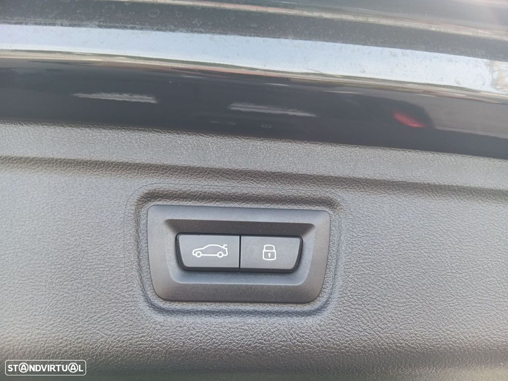 BMW 330 e Pack Desportivo M Auto - 24