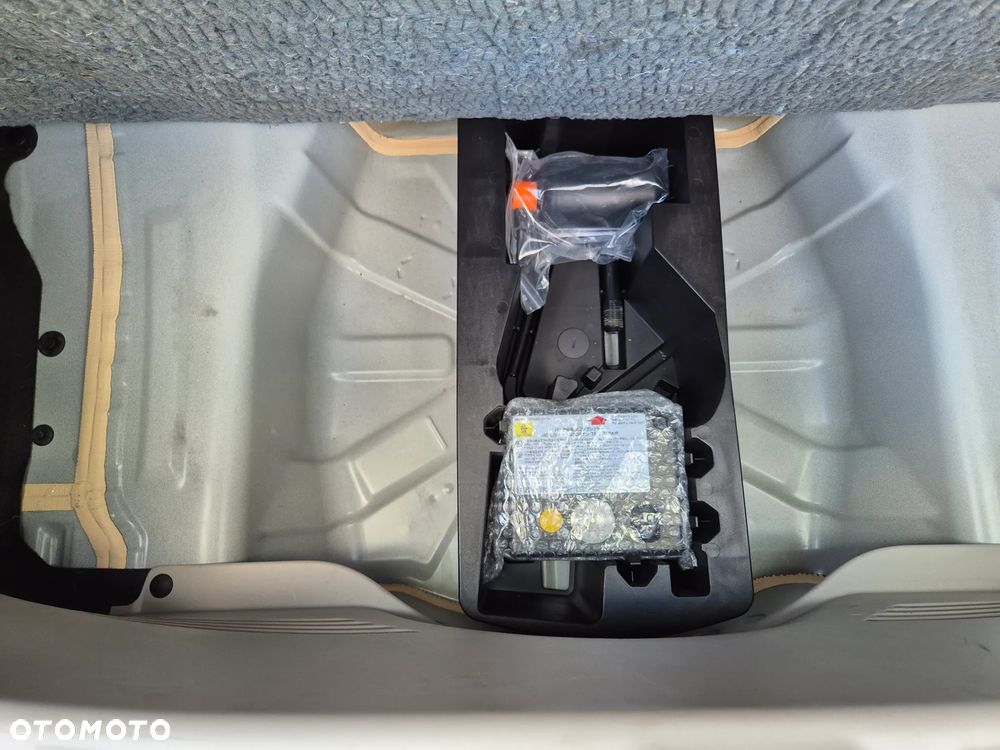 Toyota Aygo x.shift x-play connect - 17