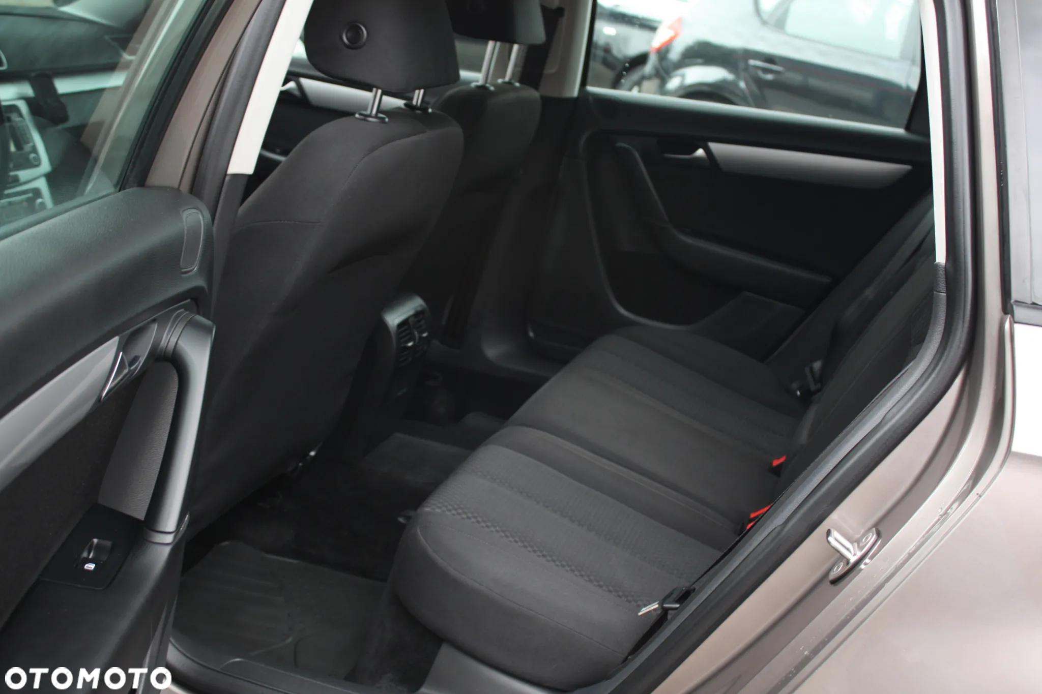 Volkswagen Passat 2.0 TDI Comfortline - 35