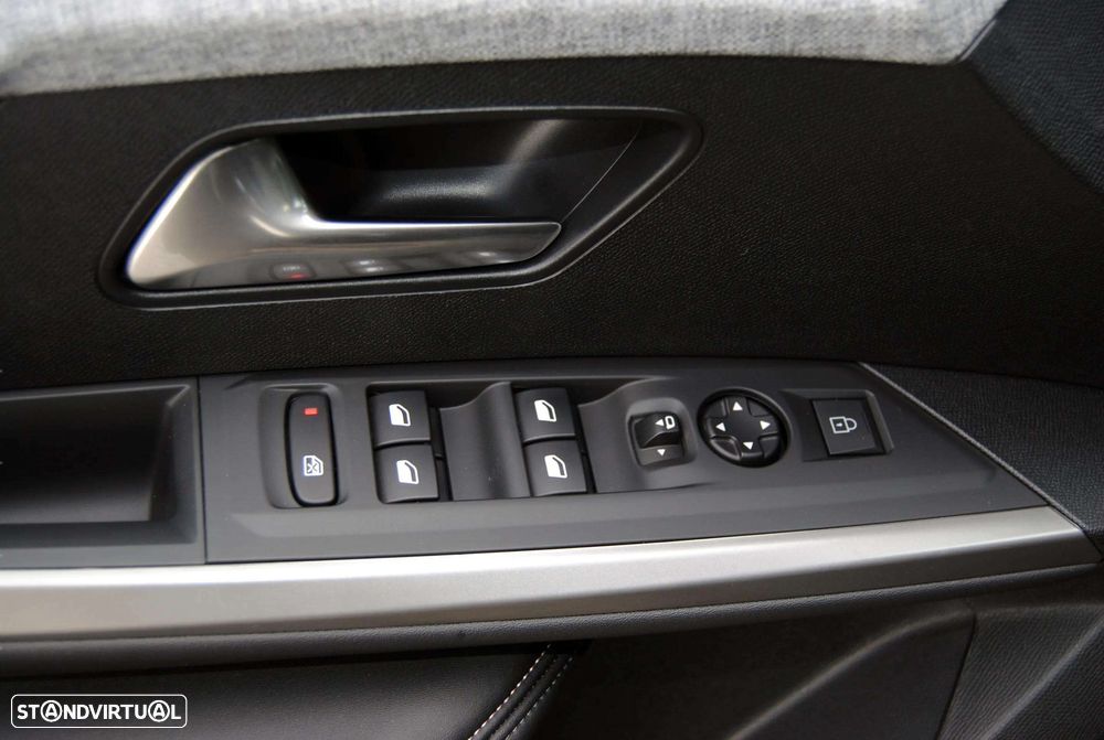 Peugeot 5008 1.2 Hybrid Allure e-DCS6 - 21