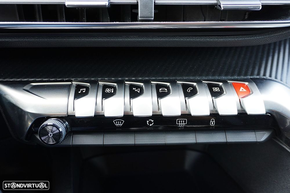 Peugeot 3008 PureTech 130 Stop & Start GPF EAT8 Active — fotografia 32