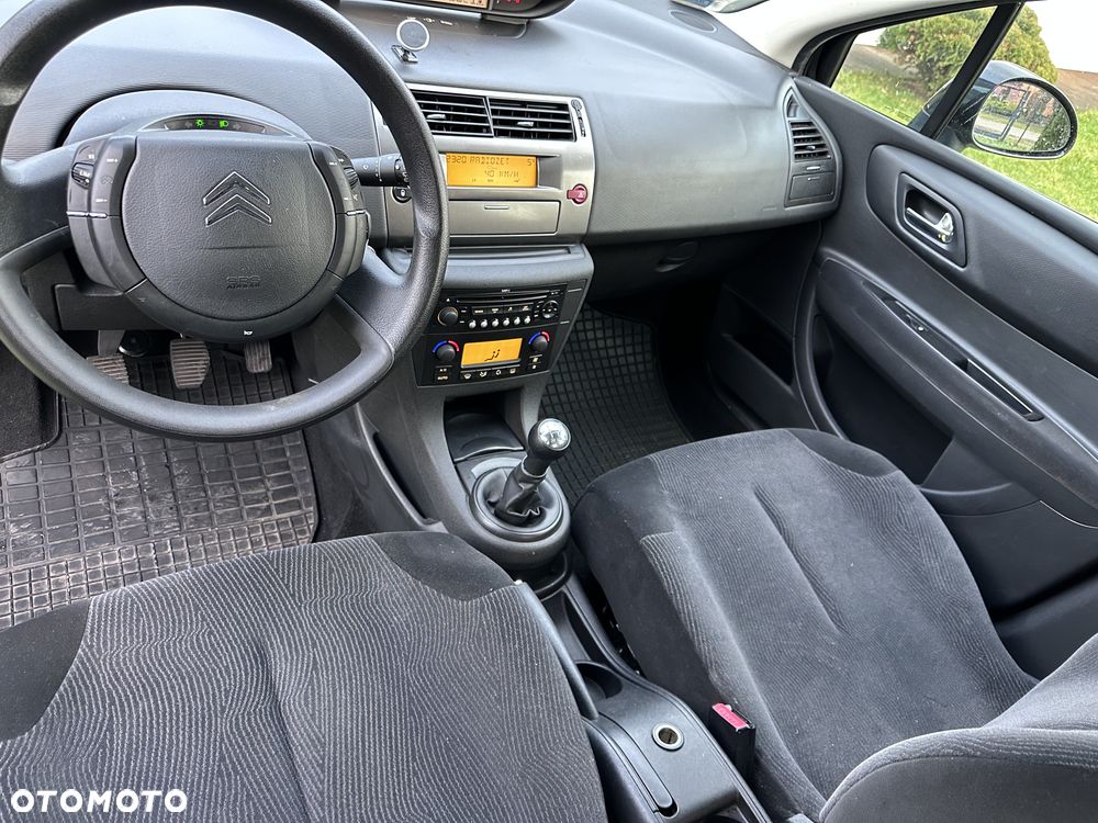 Citroën C4 1.4 16V X - 8