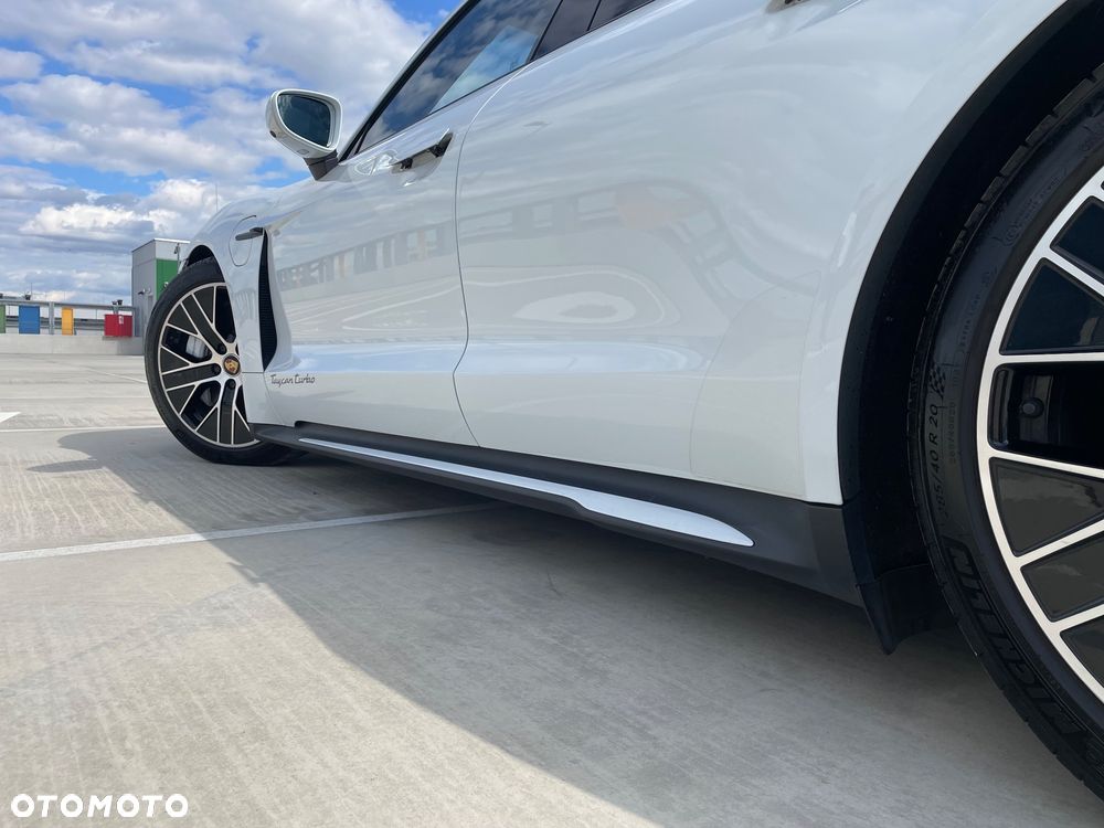Porsche Taycan Turbo - 16