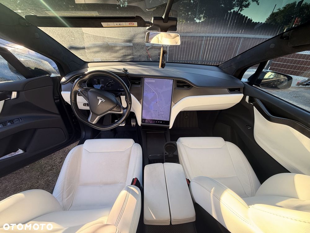 Tesla Model X - 4