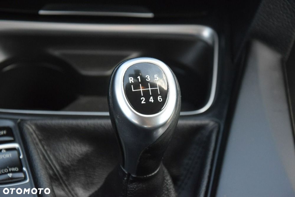 BMW Seria 3 318d Blue Performance - 32