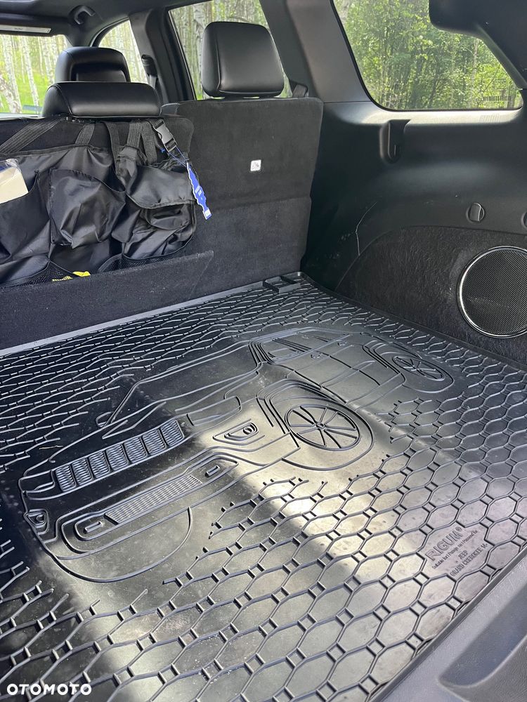 Jeep Grand Cherokee - 12