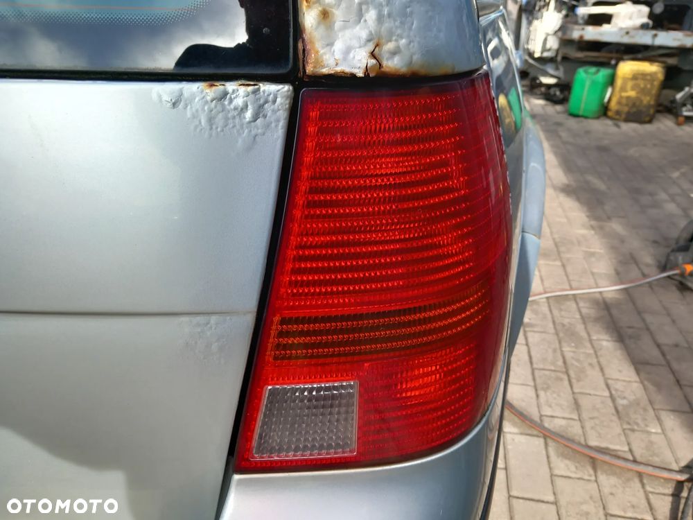 VW GOLF IV LAMPA PRAWA TYLNA PRAWY TYŁ W BŁOTNIK KOMBI - 1