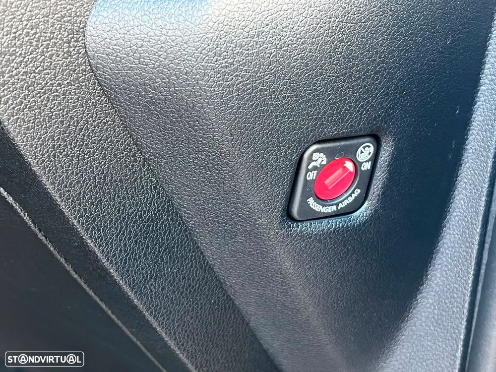Opel Combo Cargo M Elétrico 50kWh - 32