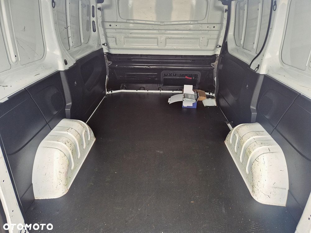 Opel Vivaro - 24