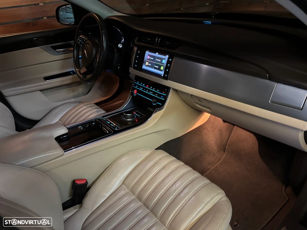 Jaguar XF 2.0 D Prestige Aut. - 7