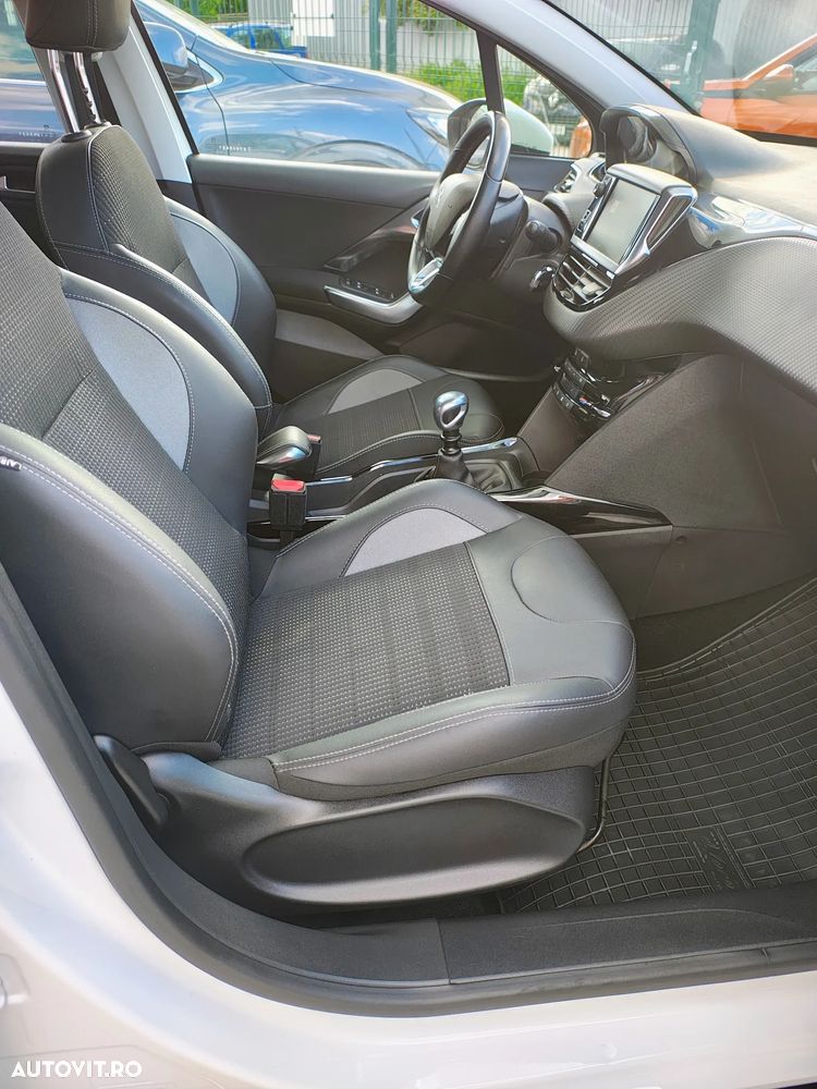Peugeot 2008 PureTech 130 GPF Stop&Start Allure - 18