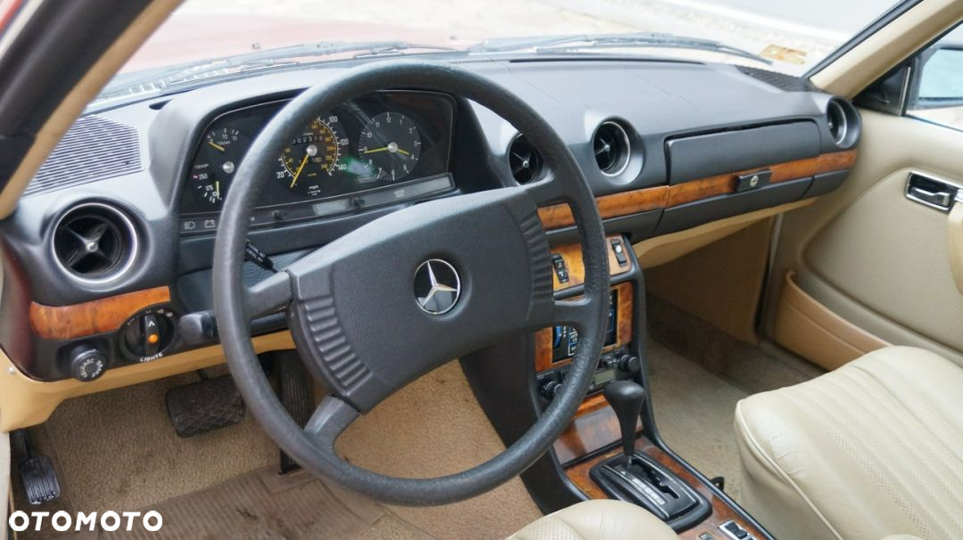 Mercedes-Benz W123 - 23