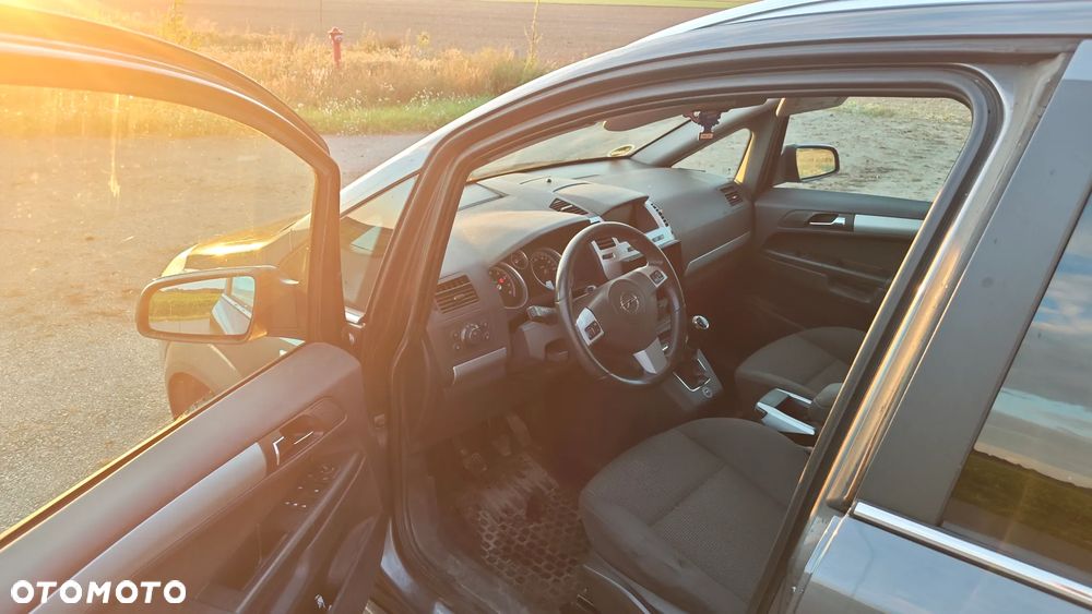 Opel Zafira - 9