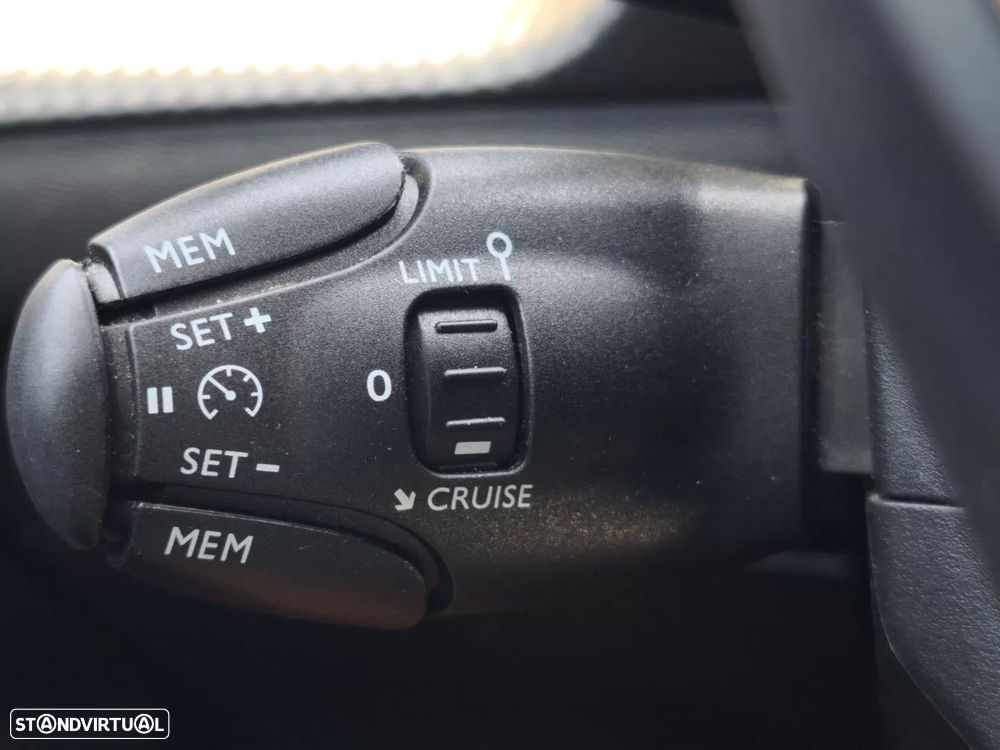 Peugeot 2008 PureTech 130 EAT8 Allure - 17