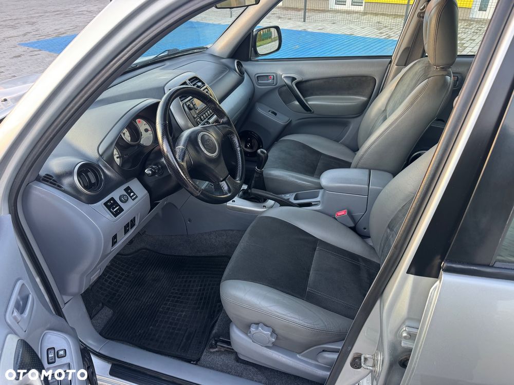 Toyota RAV4 D-4D 4x4 Executive - 11