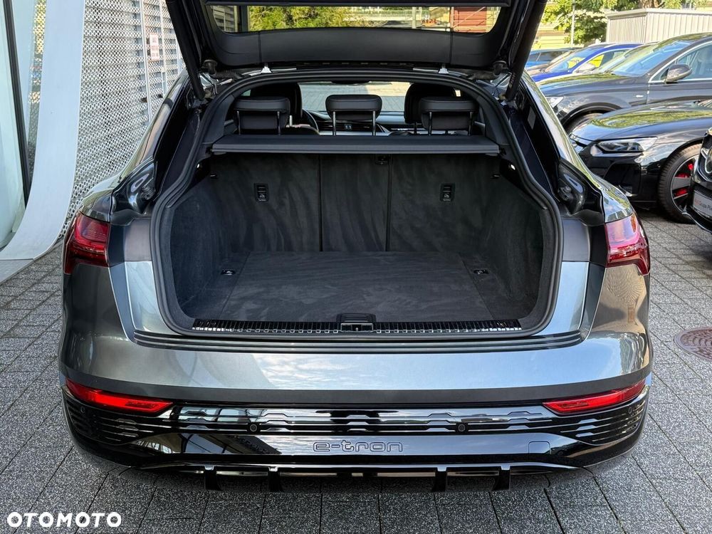 Audi Q8 Sportback e-tron - 32